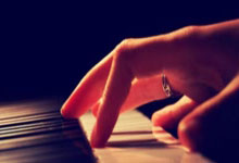 开云平台-世界网球队碾压英国网球队，德约科维奇闪耀赛场的荣耀时刻