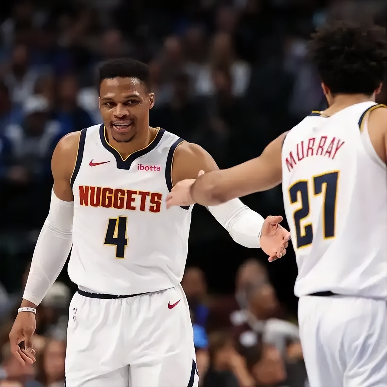 球队实力对决，赛场火爆气氛达高潮的简单介绍