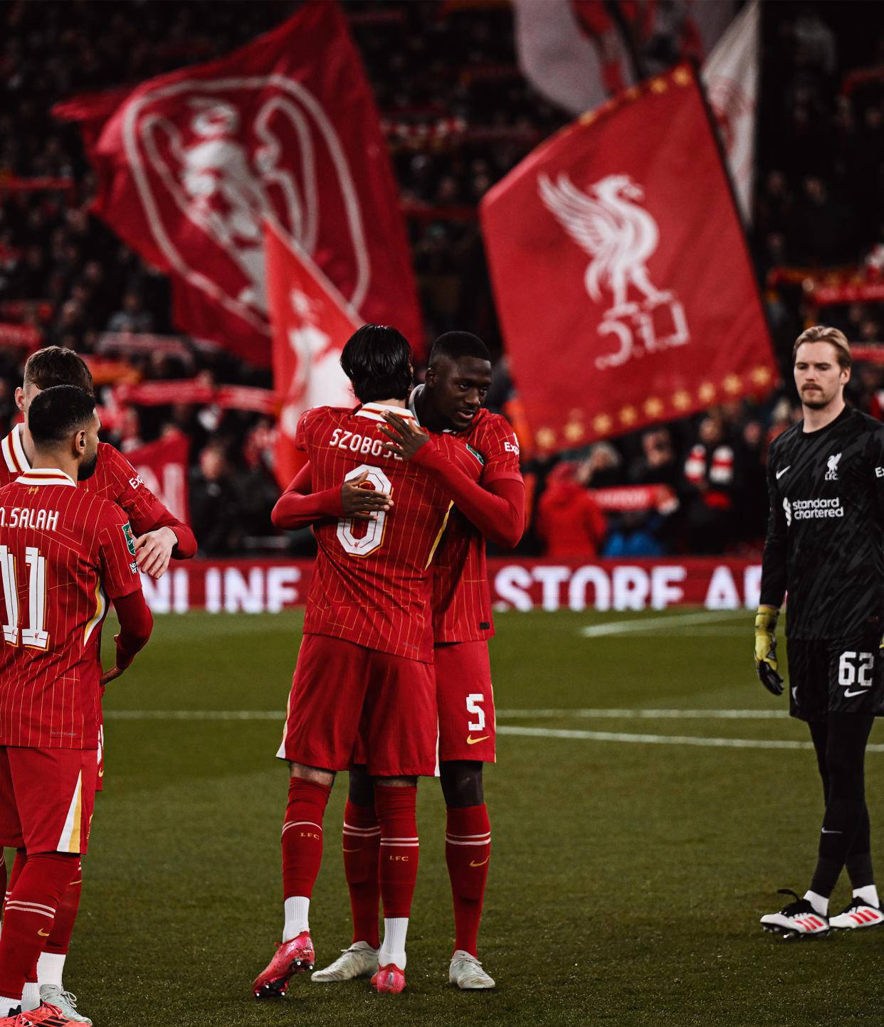 包含利物浦逆袭主场大胜，联赛领跑形势稳固，战绩斐然的词条