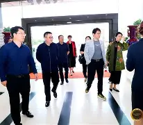 开云APP-DFM险胜100T，Lehends操刀奇招英雄翻盘强强对话四强赛，留下经典瞬间的简单介绍