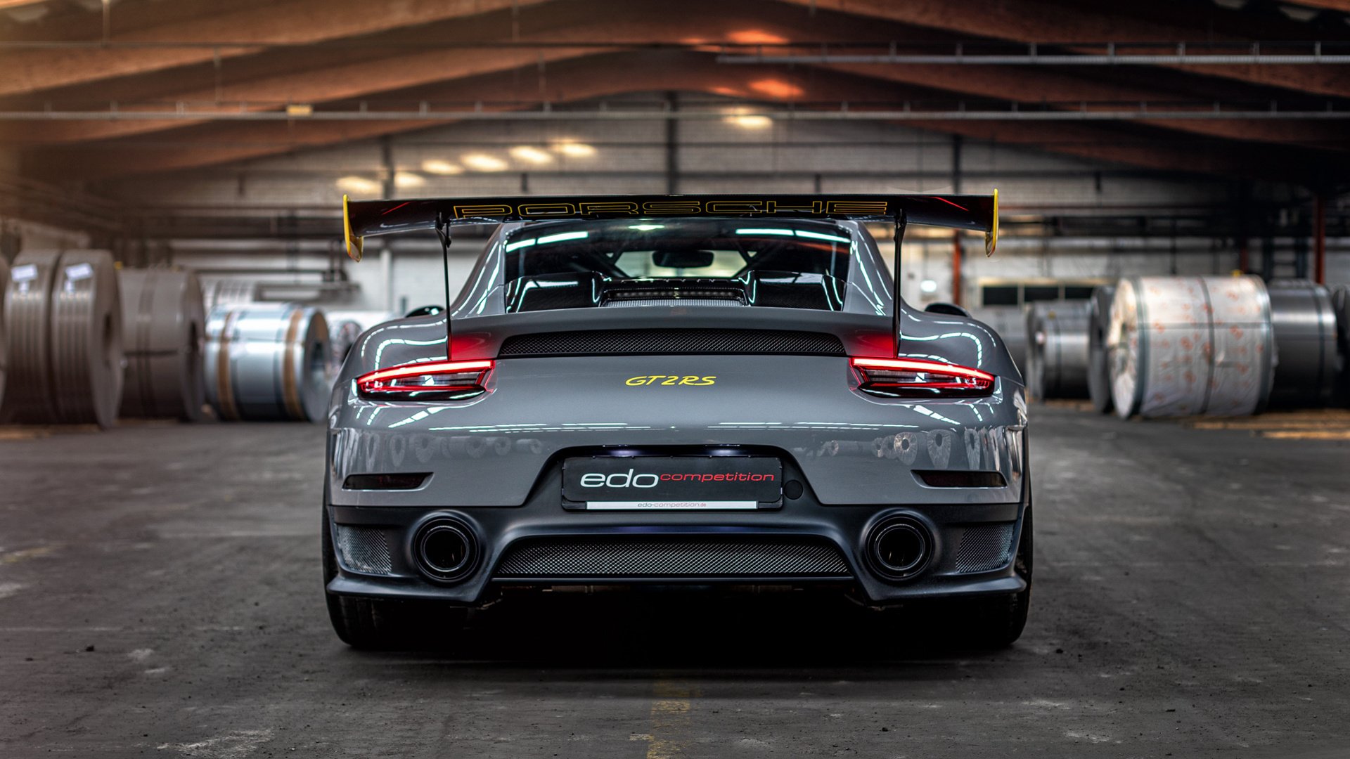 开云体育在线-引擎轰鸣VS绿茵狂想，当F1年度争冠暗战，撞上哥伦比亚打穿英格兰的跨界风暴